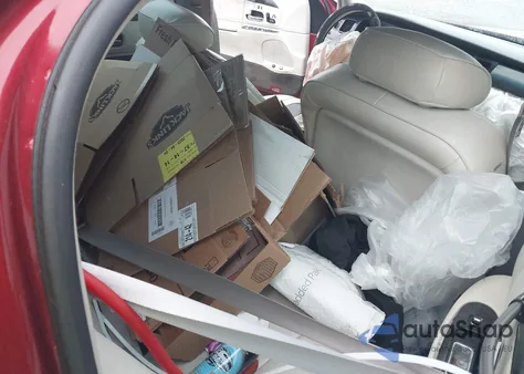 1999 Lincoln Town Car Signature z USA, uszkodzony, nr VIN 1LNFM82WXXY601583